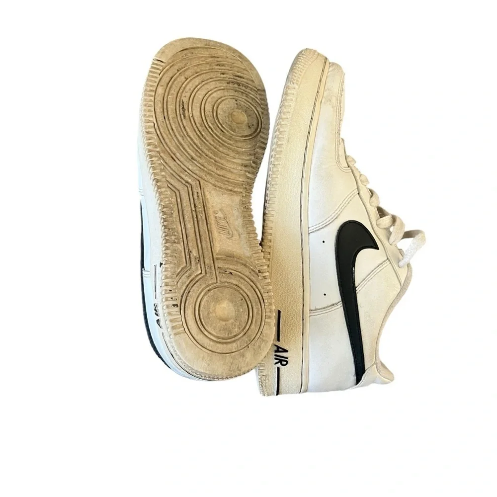 Nike AIR FORCE 1 LEATHER LOW TRAINERS Kids Size 6 IUC!